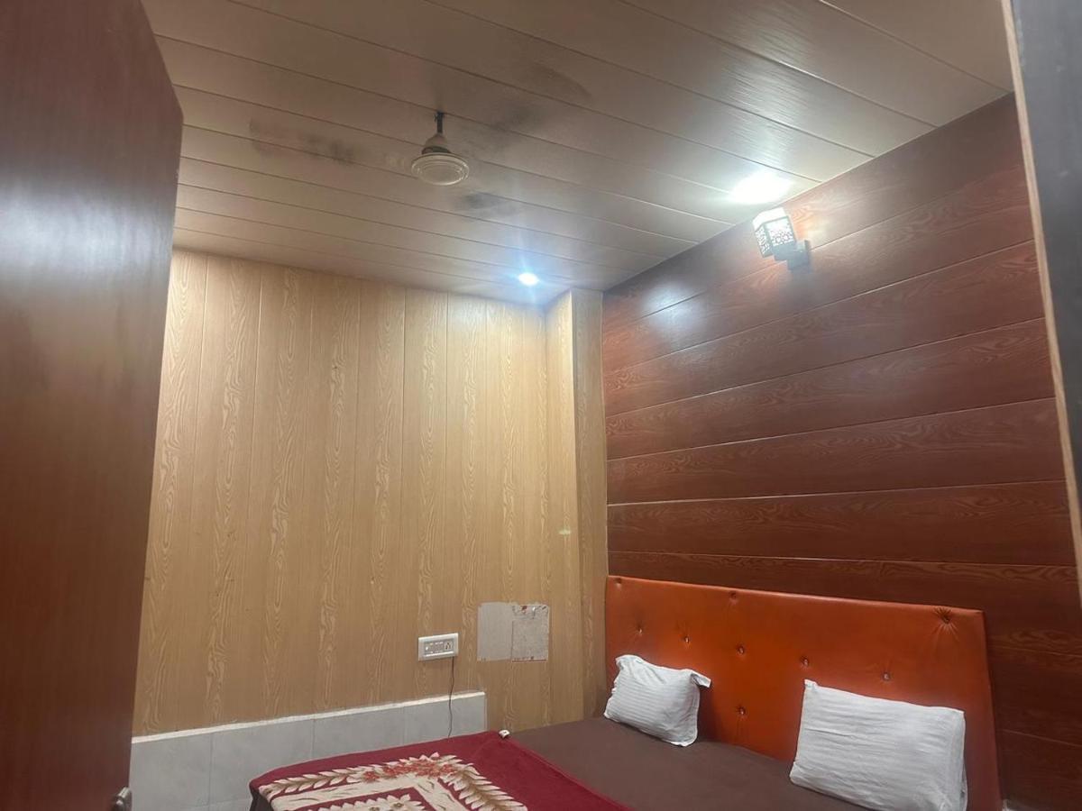 Yamnotri Dham Hotel Vrindavan Exterior photo