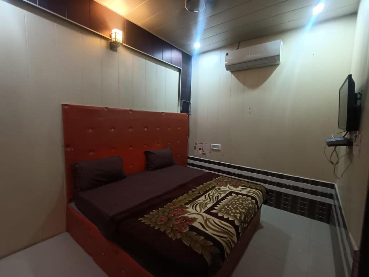 Yamnotri Dham Hotel Vrindavan Exterior photo