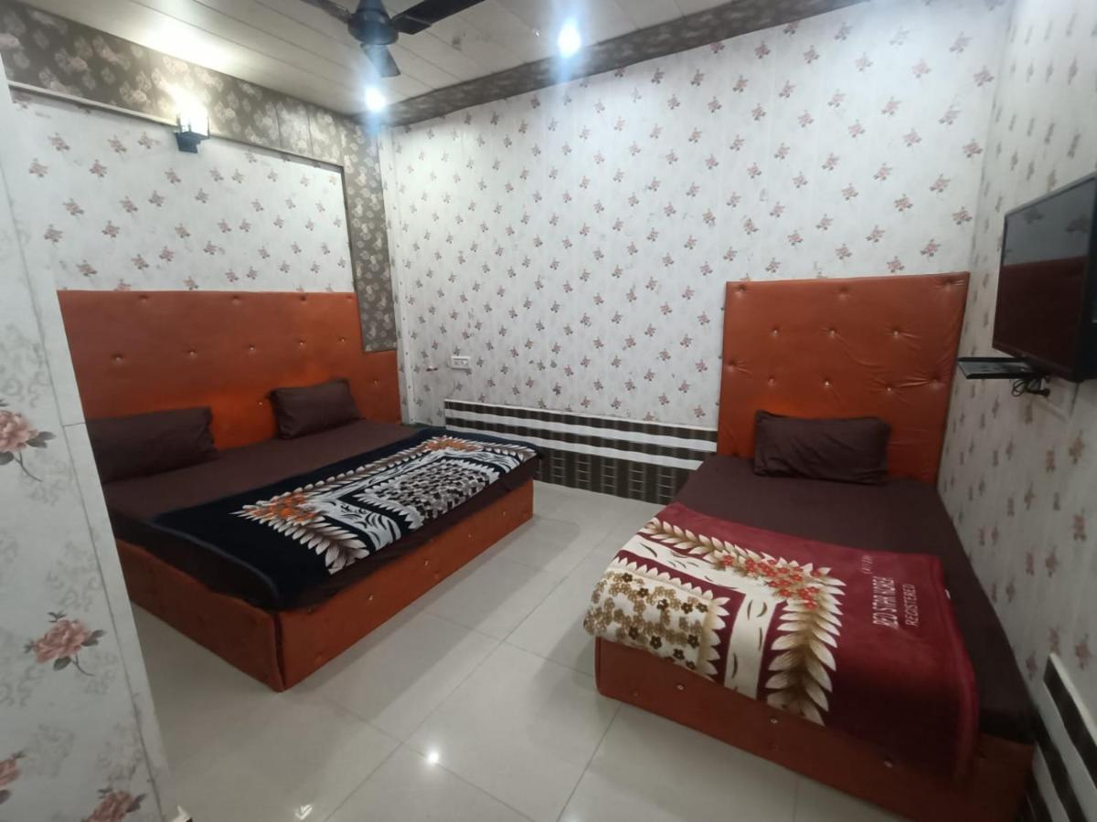 Yamnotri Dham Hotel Vrindavan Exterior photo