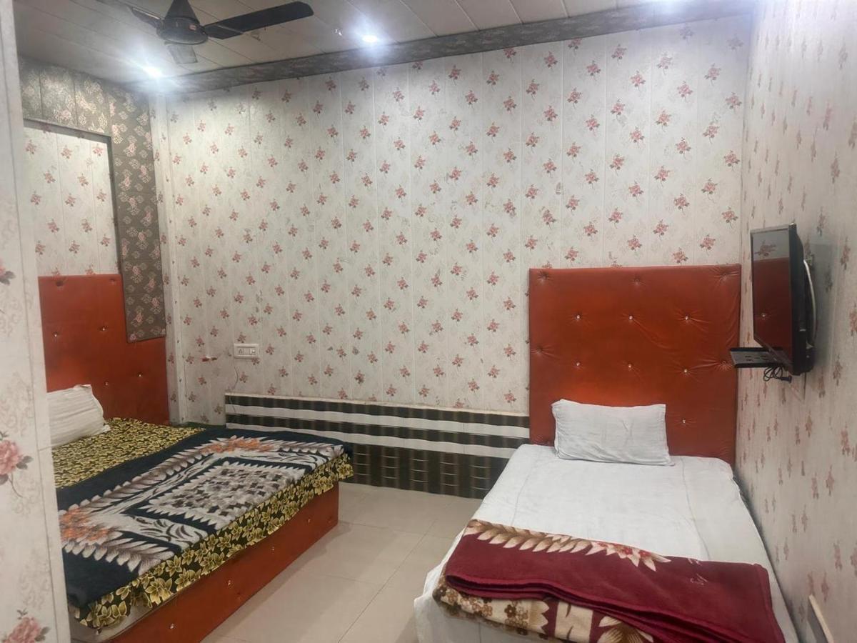 Yamnotri Dham Hotel Vrindavan Exterior photo