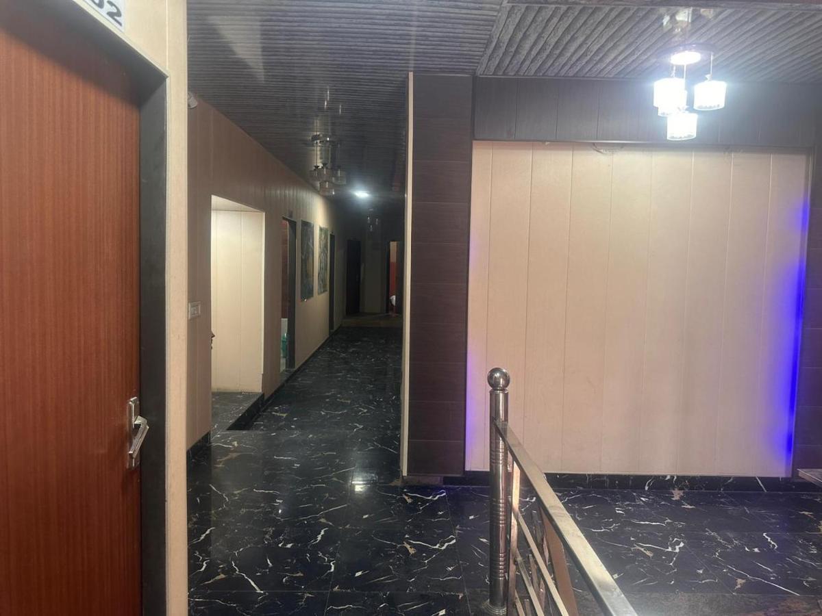 Yamnotri Dham Hotel Vrindavan Exterior photo