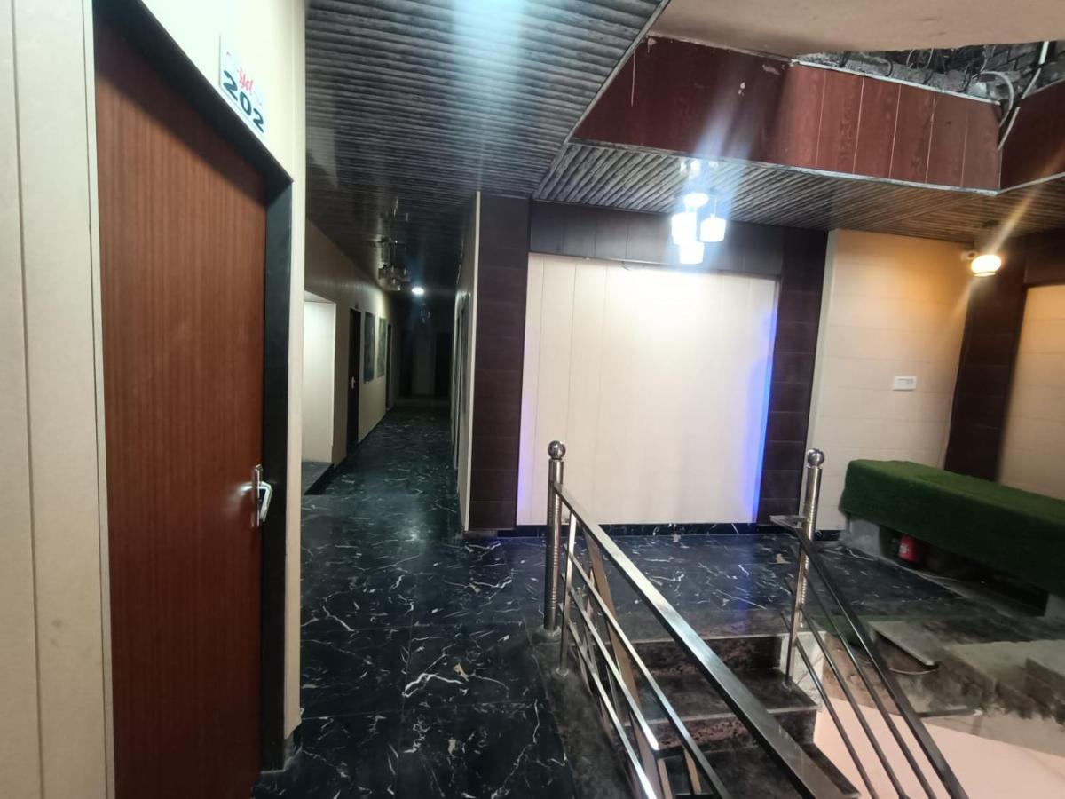 Yamnotri Dham Hotel Vrindavan Exterior photo