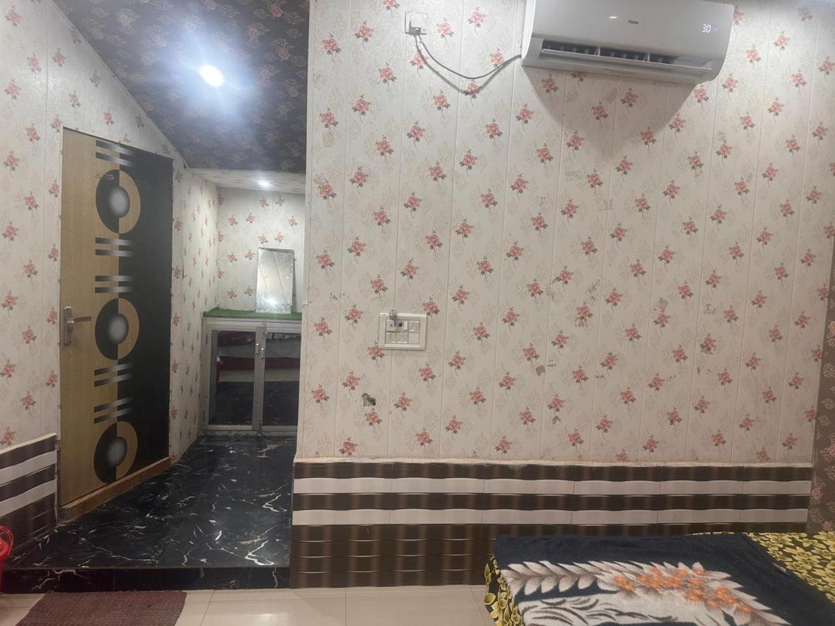 Yamnotri Dham Hotel Vrindavan Exterior photo