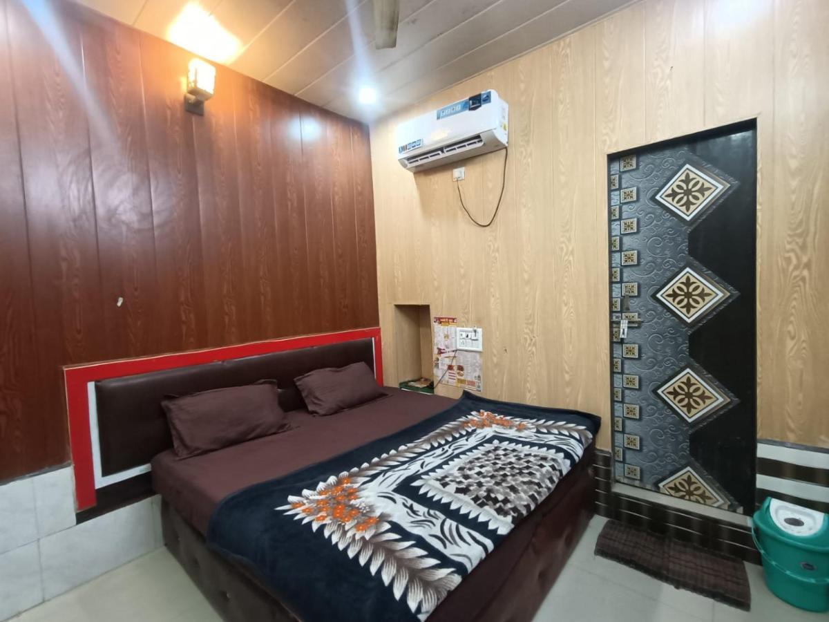 Yamnotri Dham Hotel Vrindavan Exterior photo